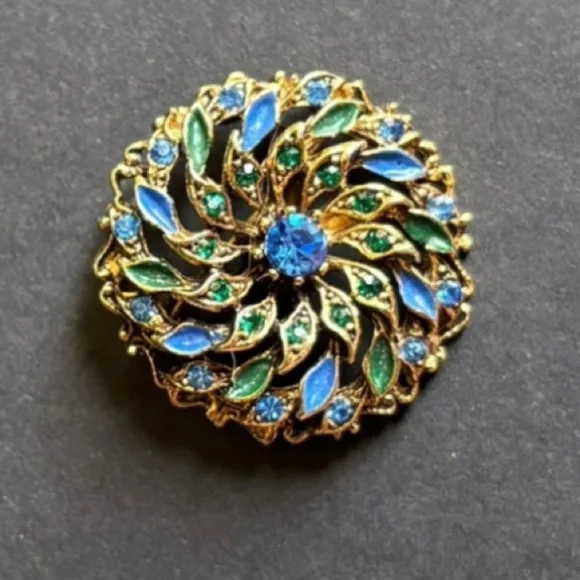 Vintage 12 Karat Gold Emerald and Sapphire Domed Brooch 1 x 1 Flower Brooch